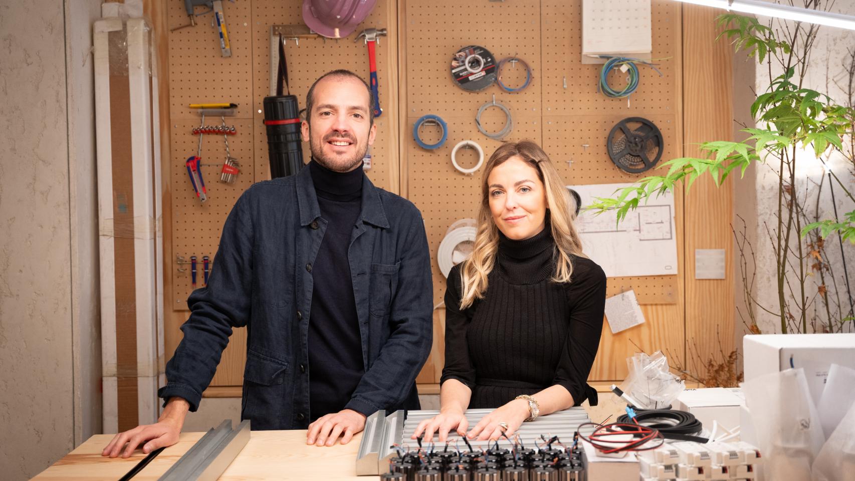 Los arquitectos Nacho Castillejo y  Raquel Gutiérrez en su estudio.