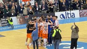 Los jugadores de Básquet Coruña celebran la victoria sobre Tizona