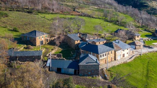 Esta aldea de Galicia está a la venta por 1,55 millones: Tiene unas vistas increíbles