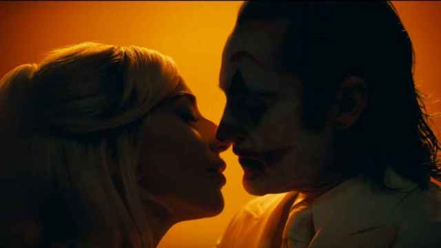 Joaquin Phoenix y Lady Gaga se enamoran en el tráiler de 'Joker: Folie à Deux': así será la esperada secuela musical
