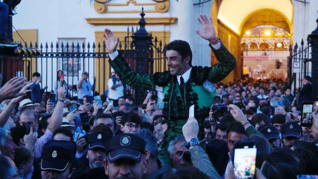 Miguel Ángel Perera abre su primera Puerta del Príncipe.