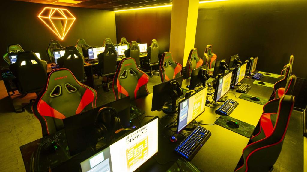 Diamond Esports Center.