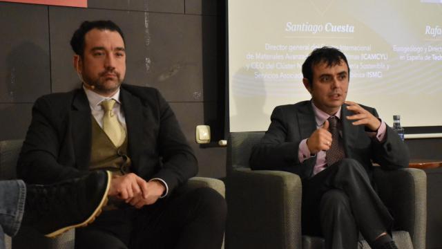 Santiago Cuesta López, director general del Centro Internacional de Materiales Avanzados y Materias Primas (ICAMCYL) y CEO del Iberian Sustainable Mining Clúster (ISMC); y Francisco J. Luque Ruiz, coordinador del proyecto europeo Resilex y experto internacional en I+D, Agua, Medio ambiente y Minería en el Iberian Sustainable Mining Clúster (ISMC); en el Foro Energía