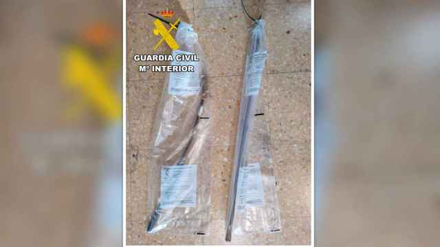 Los bastones intervenidos por la Guardia Civil con los que supuestamente los dos ganaderos de Burgos mataron al perro