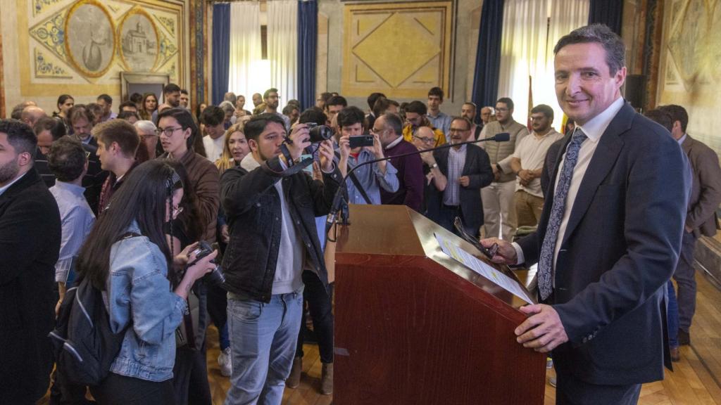 Juan Manuel Corchado presenta su progama a rector a la comunidad universitaria