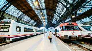 Purificadores de aire, viajes en el tiempo o vigilancia automatizada: así transforma Renfe la movilidad ferroviaria