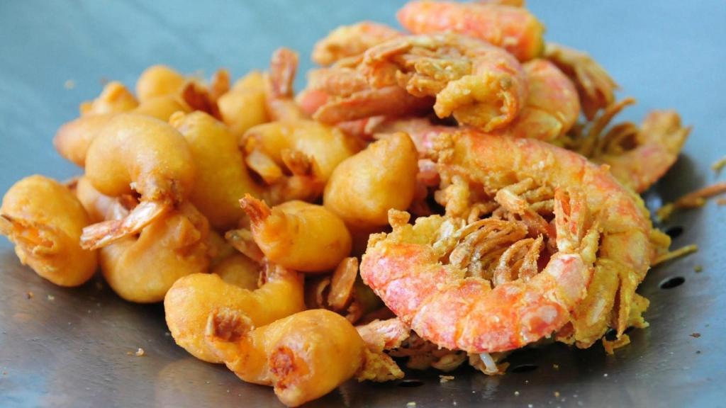 El mejor pescaíto frito de Sevilla se comen en esta freiduría: el plato estrella para empezar la Feria de Abril