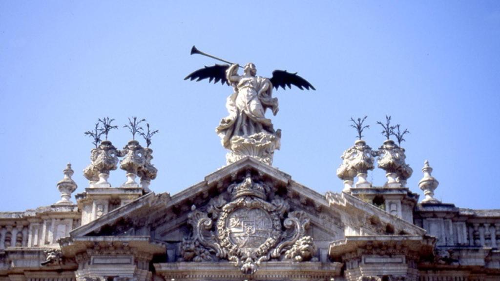 Detalle de la fachada del Rectorado de la Universidad de Sevilla.