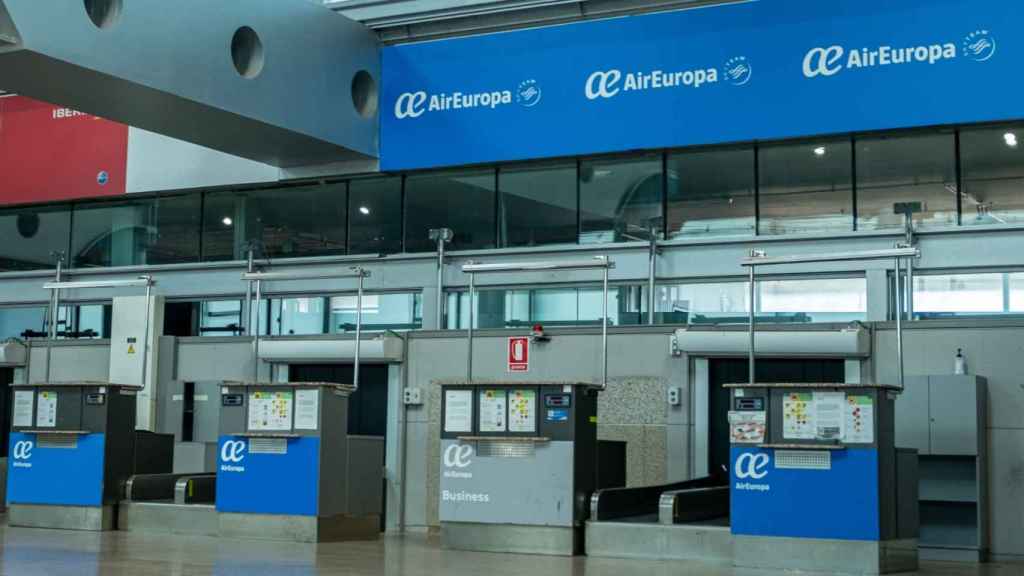 Mostradores de facturación de Air Europa en el aeropuerto de Peinador. Foto: Shutterstock
