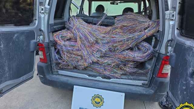 Imagen de la furgoneta con una tonelada de cable de cobre robado. EE