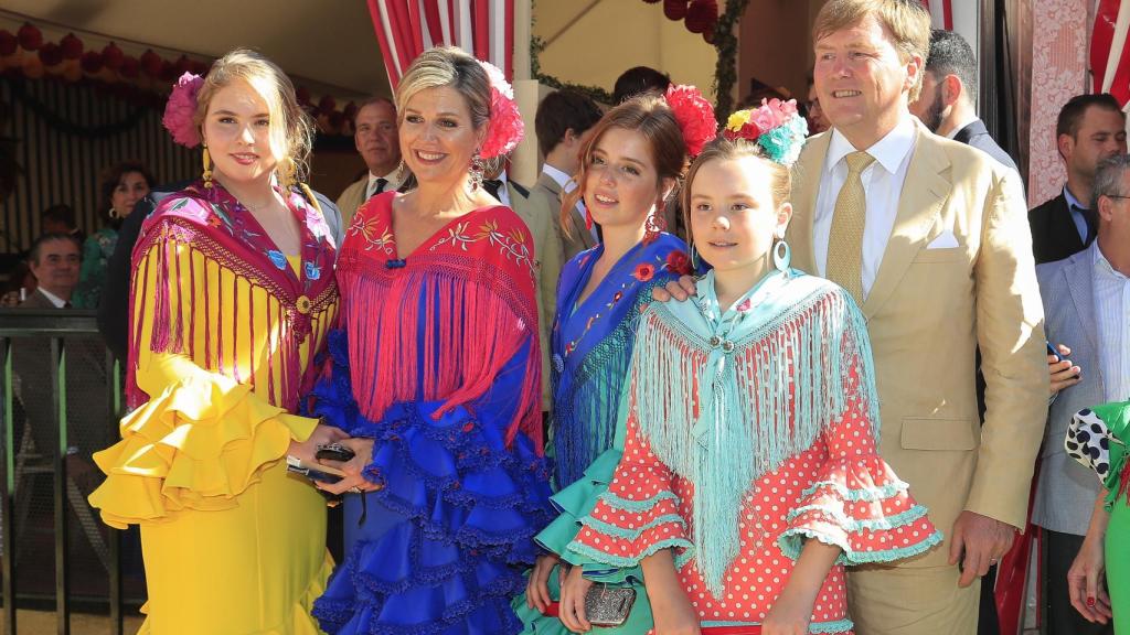 La Familia Real holandesa posando, sonrientes y bien trajeados, en la Feria de Abril de 2019.
