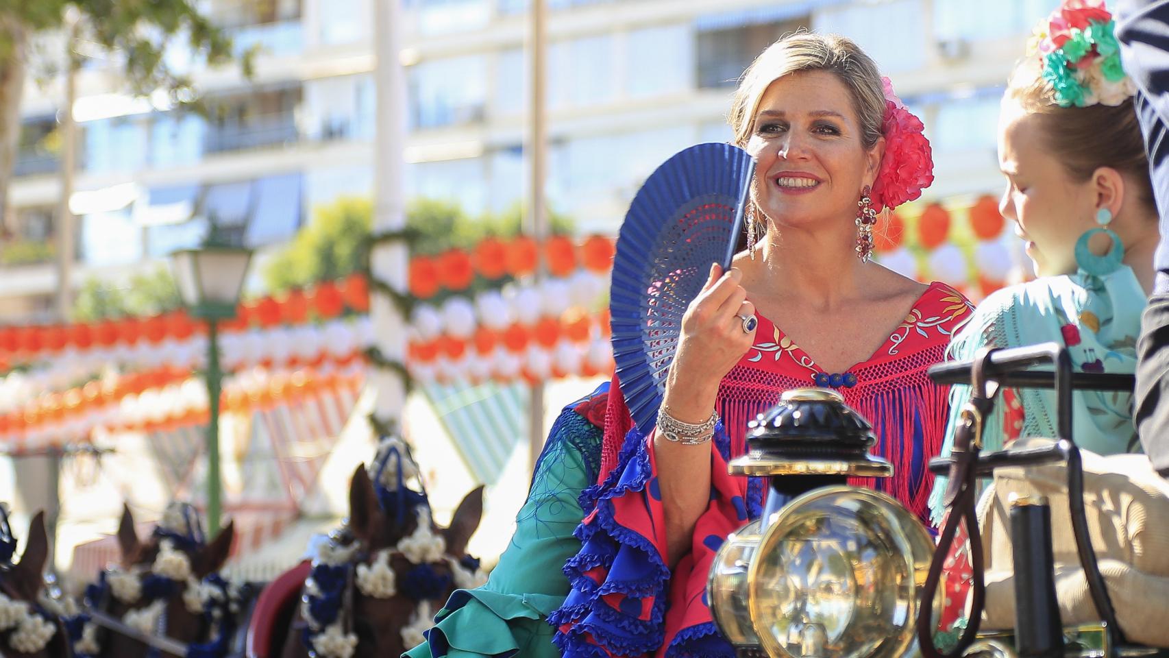 La reina Máxima de Holanda, vestida de flamenca, en la Feria de Sevilla del año 2019.