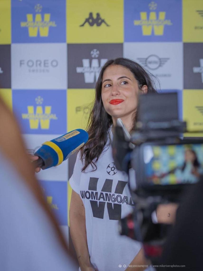 Martina en un evento de fútbol femenino.