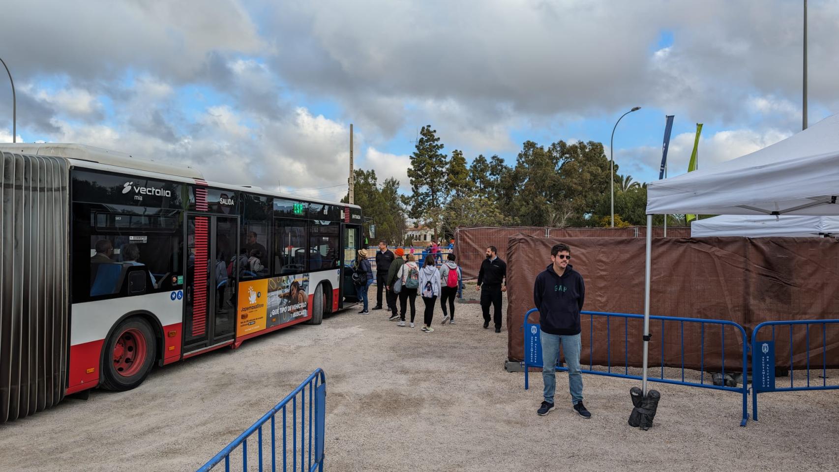 Alicante bate un nuevo récord con 18.000 viajeros en la lanzadera a Santa Faz el día de la Peregrina