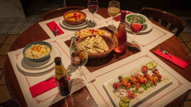 Imagen de diferentes platos del restaurante Indian Aderezo