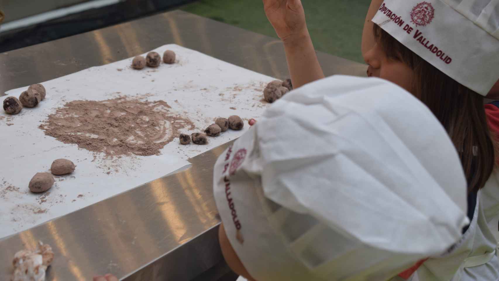 Los talleres de creación de trufas en la Fábrica de Chocolate de Vallsur.