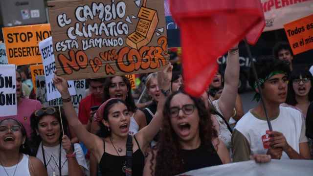 Manifestantes en la manifestación por el clima para exigir un cambio en el sistema energético, en 2022 (Fernando Sánchez/Europa Press).