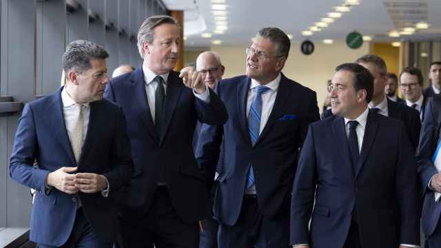 Fabian Picardo (Gibraltar), David Cameron (Reino Unido), Maros Sefkovic (Comisión Europea) y José Manuel Albares (España), reunidos en Bruselas.