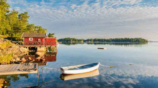 El embarcadero de un pequeño pueblo de Suecia