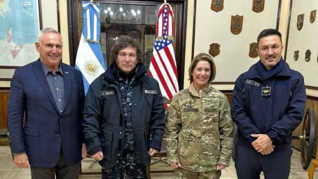 Javier Milei junto a la comandante Laura J. Richardson, la semana pasada en Ushuaia.