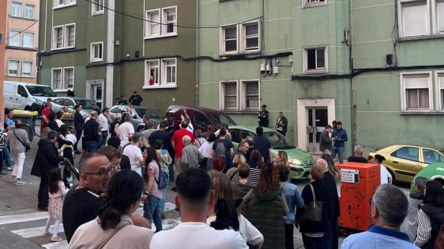 Cacerolada de protesta ante un narcobajo en la Sagrada Familia