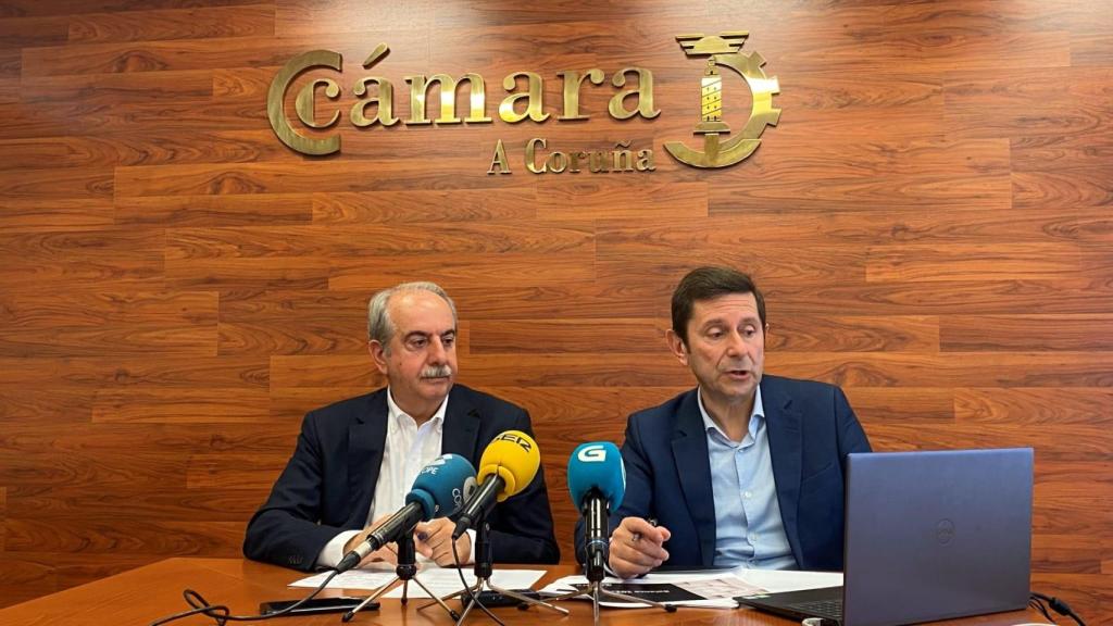 Antonio Couceiro (izquierda) y Manuel Galgo (derecha) durante la presentación de resultados.