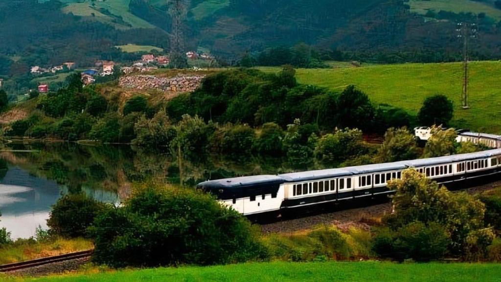 El Transcantábrico Gran Lujo, con salidas desde Santiago.