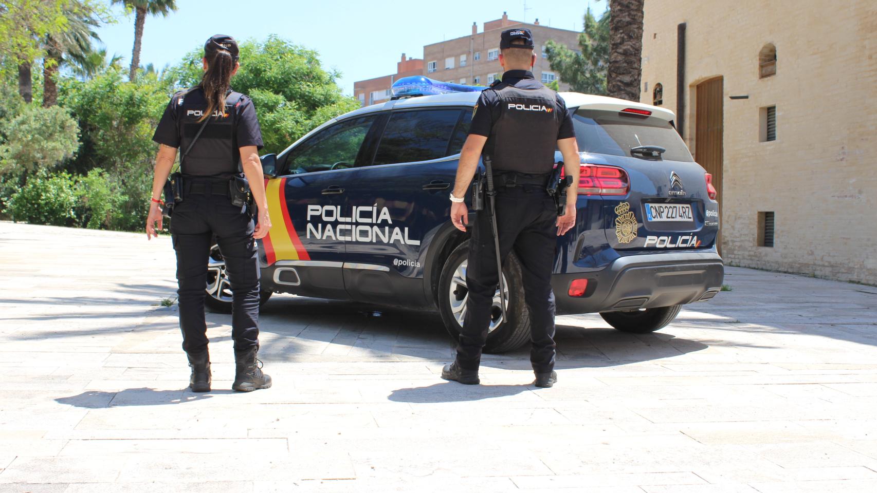 Dos agentes de la Policía en una imagen de archivo.