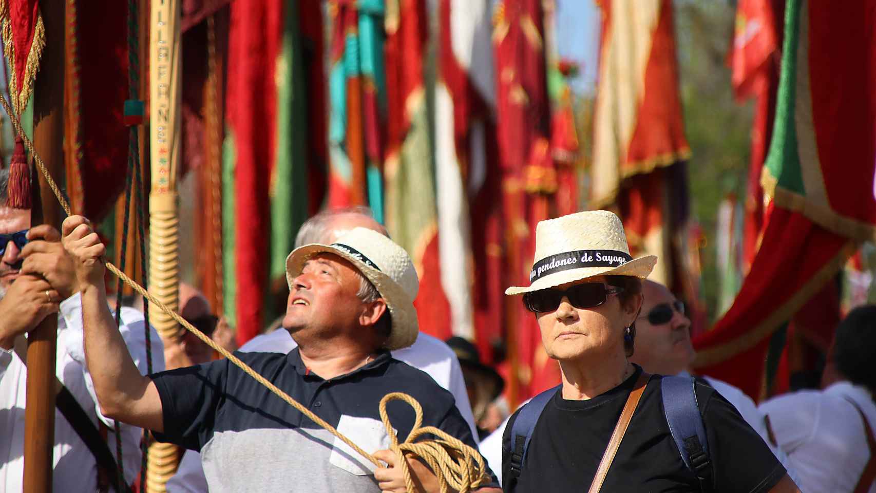 Imágenes del desfile de pendones en León.