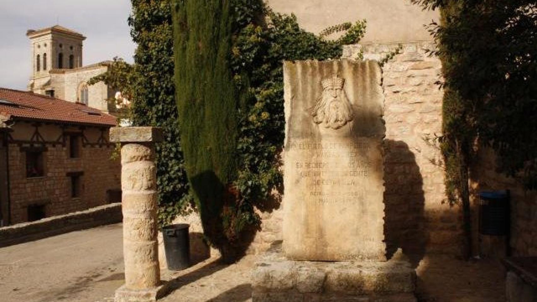 Monumento dedicado al rey Wamba en Pampliega (Burgos).