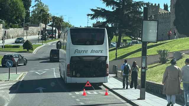 Un autobús averiado obstaculiza la circulación en el paseo de Sisebuto de Toledo