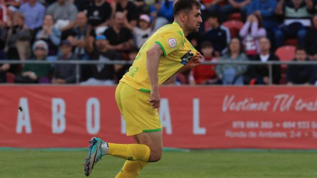 Iván Barbero celebra uno de los goles del Dépor.