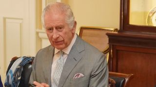 Carlos III, engañado por un asesor: el escándalo que sacude Buckingham en el momento más débil del Rey