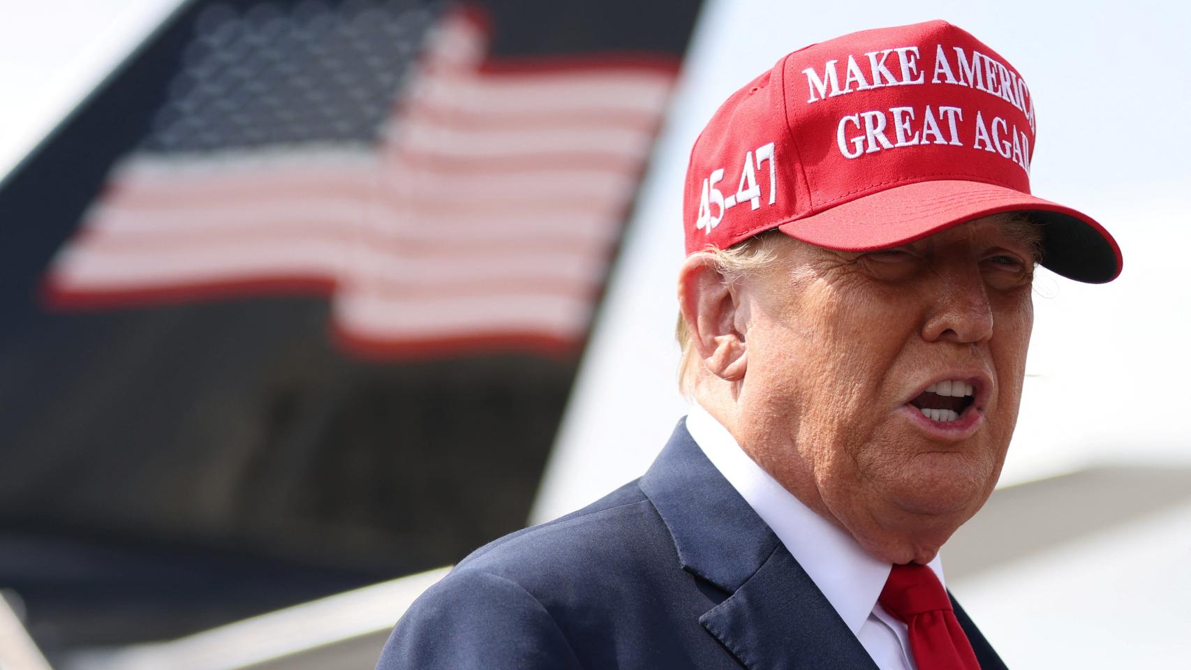 Donald Trump, candidato republicano a la Presidencia de EEUU, a su llegada al aeropuerto de Atlanta.