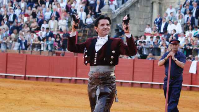 Diego Ventura pasea dos orejas en Sevilla.