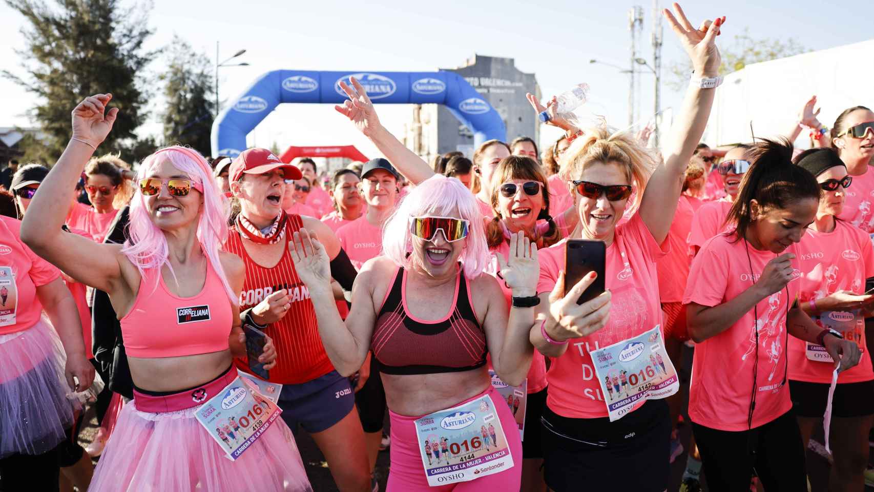 Más de 8.000 personas han participado en la Carrera de la Mujer.