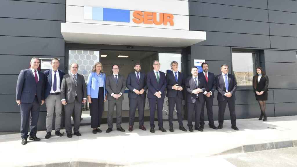 Acto de inauguración del nuevo centro logístico de SEUR en Murcia.