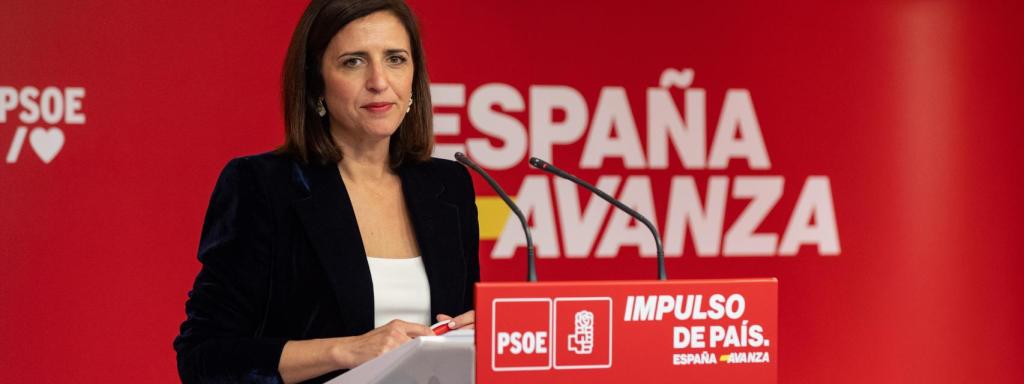 La portavoz del PSOE, Esther Peña, en una rueda de prensa en la sede de la formación en la calle Ferraz.