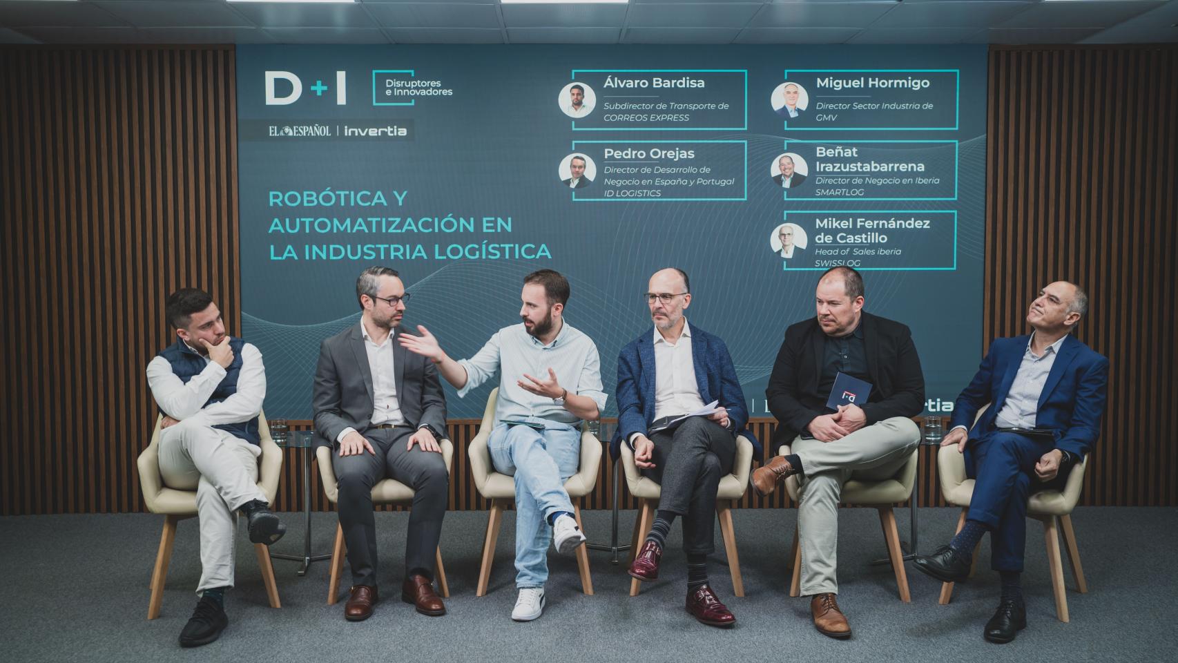 Álvaro Bardisa, subdirector de Transporte de Correos Express; Pedro Orejas, director de Desarrollo de Negocio en España y Portugal de ID logistics; Alberto Iglesias Fraga (DISRUPTORES – EL ESPAÑOL); Mikel Fernández De Castillo Oyarzabal, Head of Sales iberia en Swisslog; Beñat Irazustabarrena, Director de Negocios en Iberia en Smartlog; y Miguel Hormigo, director Sector Industria de GMV.