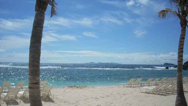 St. Maarten tiene playas de agua cristalina y arena blanca.