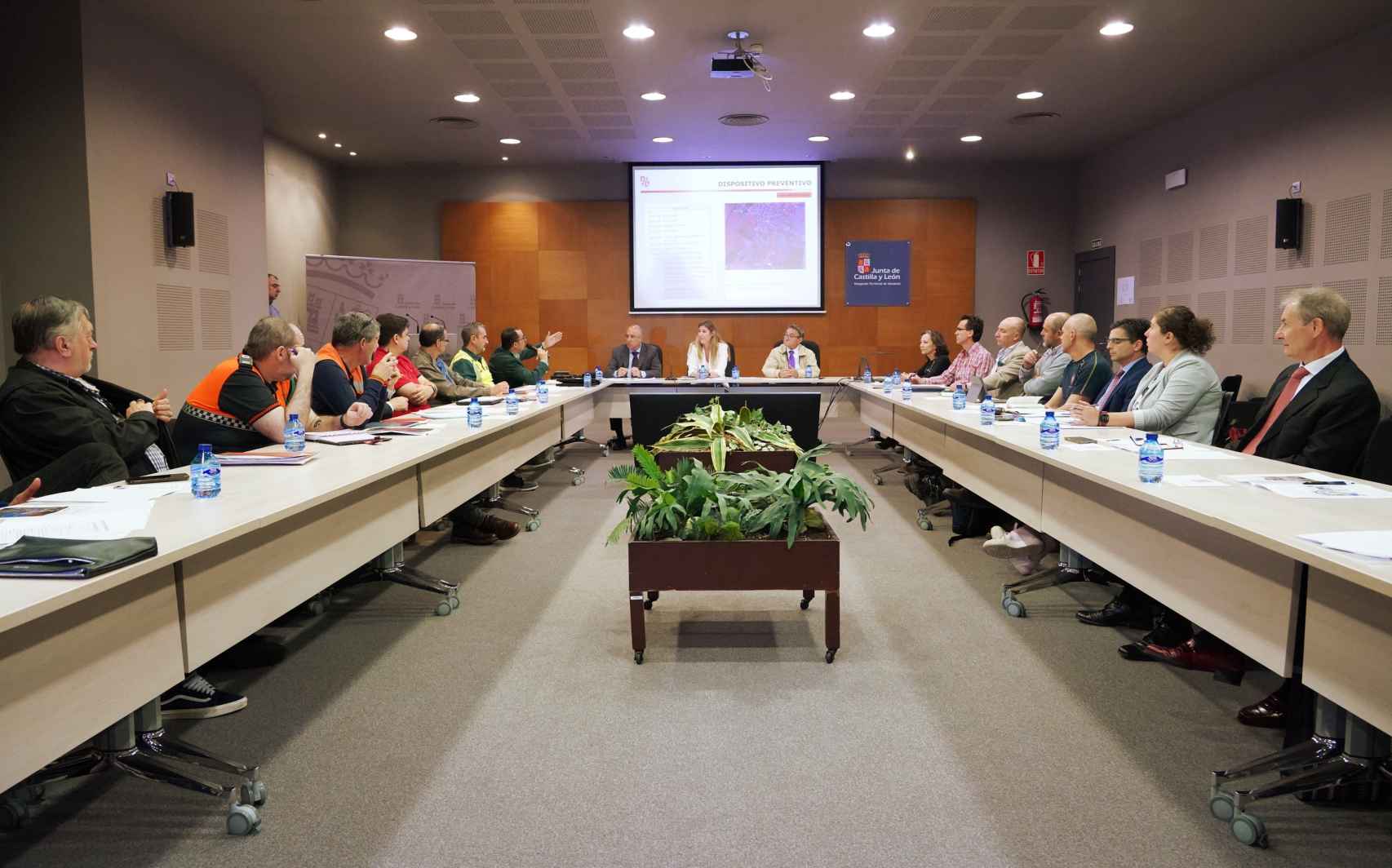 La delegada territorial de la Junta en Valladolid, Raquel Alonso, preside la reunión de coordinación sobre el dispositivo preventivo organizado con motivo de la festividad de la Comunidad en Villalar de los Comuneros