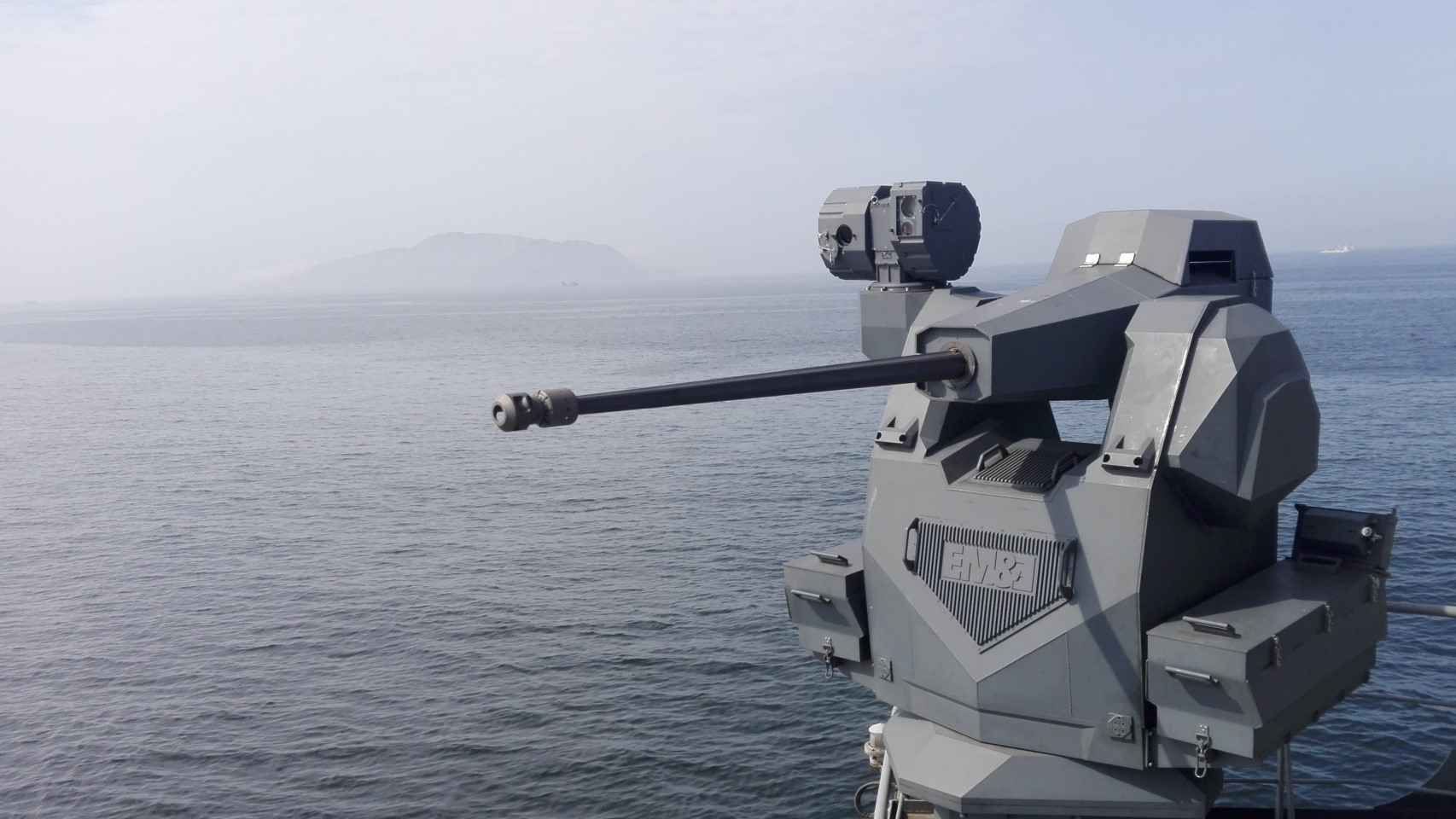 Así es la nueva torreta de los patrulleros de la Armada: detecta enemigos a 12 km y dispara 200 veces por minuto