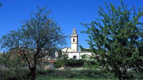 Vistas sobre la Iglesia de la Virgen del Rosario de Benillup.