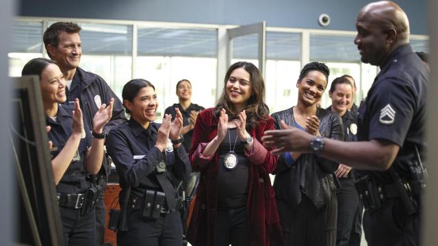 'The Rookie' seguirá una temporada más: ABC renueva la serie con Nathan Fillion por una séptima entrega