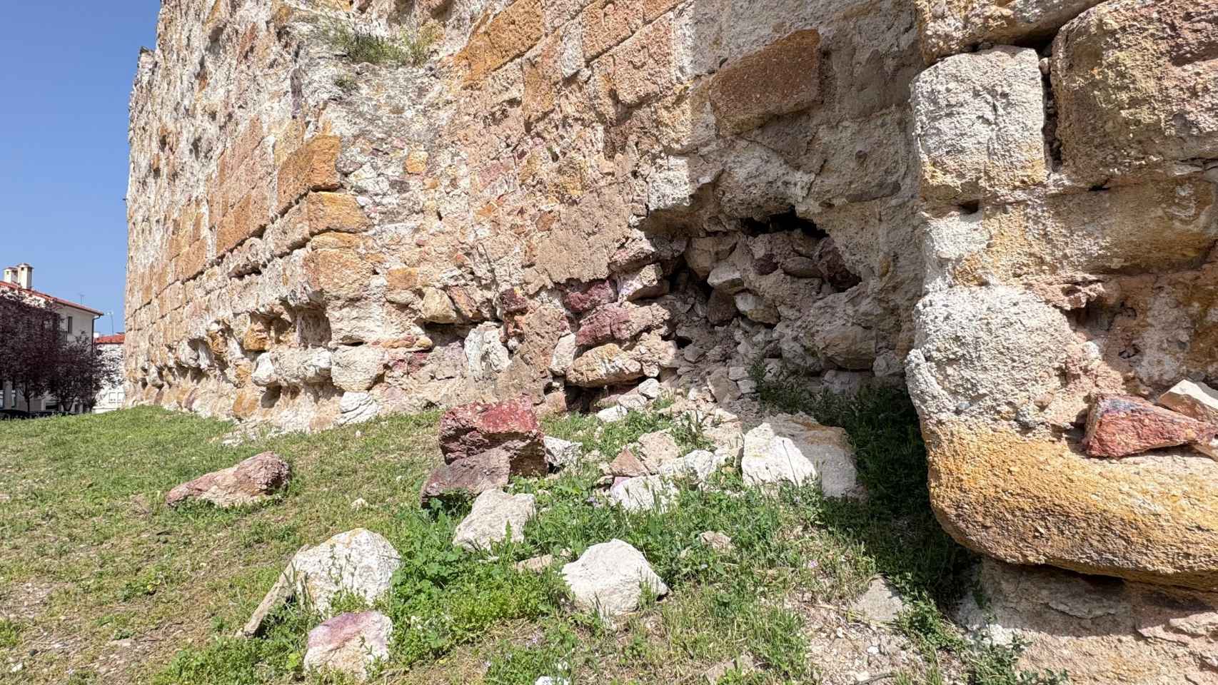 Derrumbe de la muralla de Zamora en la ronda de Santa Ana