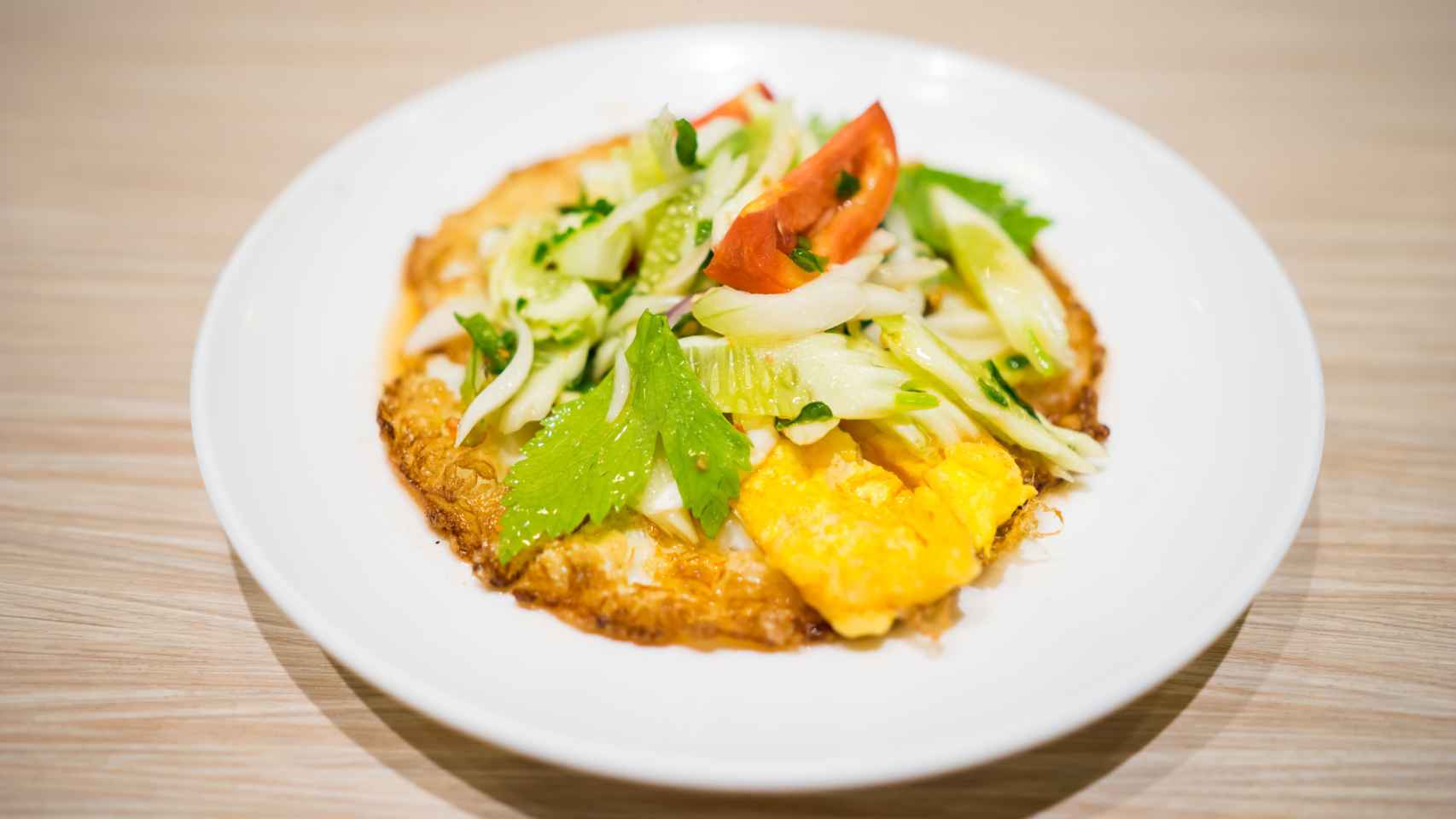 Adiós al pad thai, la mejor receta tailandesa es esta ensalada de huevos fritos