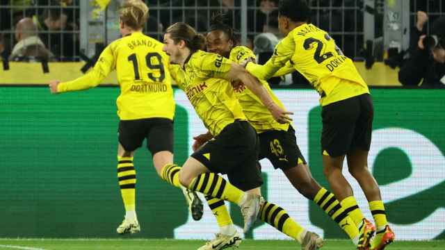 Los jugadores del Dortmund celebran uno de los goles ante el Atlético.