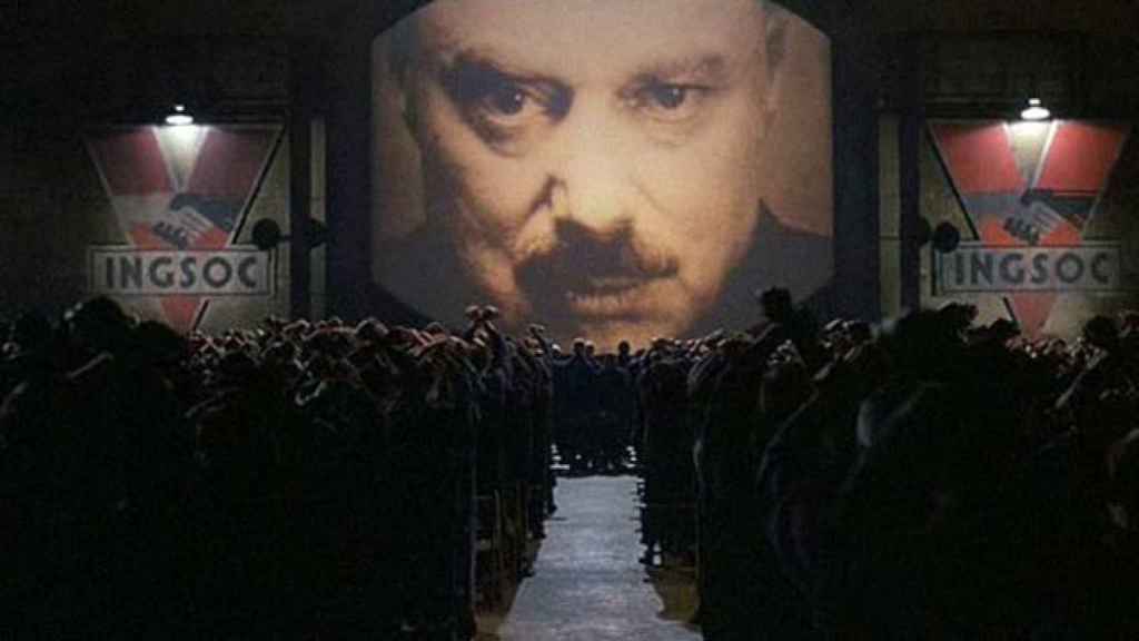 Un fotograma de la película '1984', dirigida por Michael Radford e inspirada en la exitosa novela de George Orwell