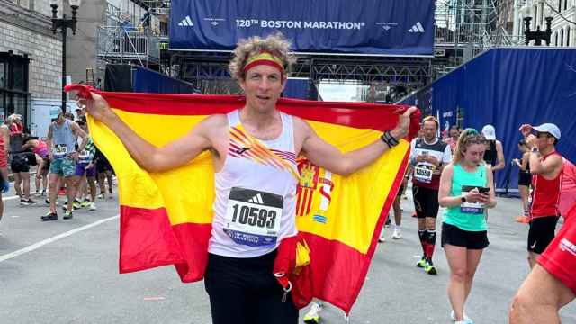 Rubén Lozano en la meta del Maratón d Boston 2024.