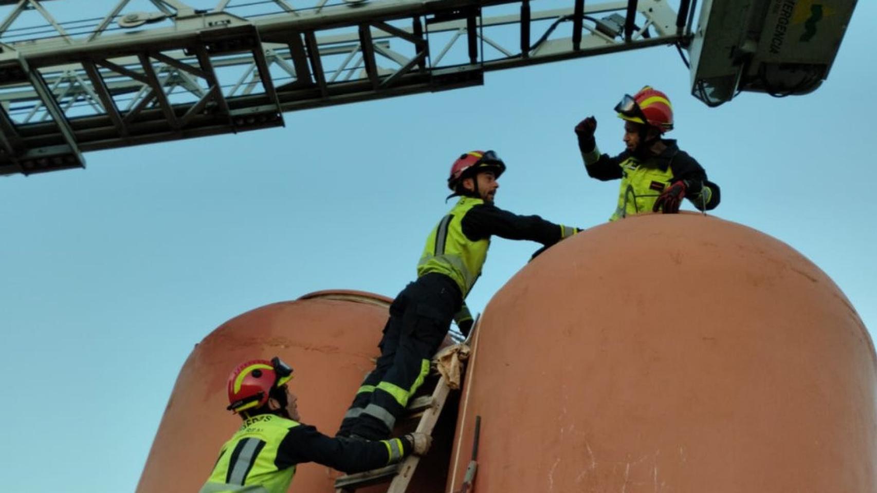 Rescate del hombre. Foto: SCIS Ciudad Real.